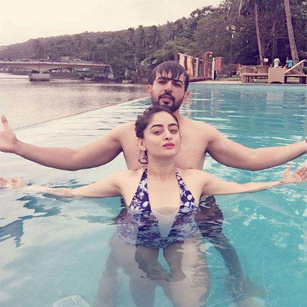 TV Actress Mahhi Vij & Jay Bhanushali Enjoy Vacation Photos