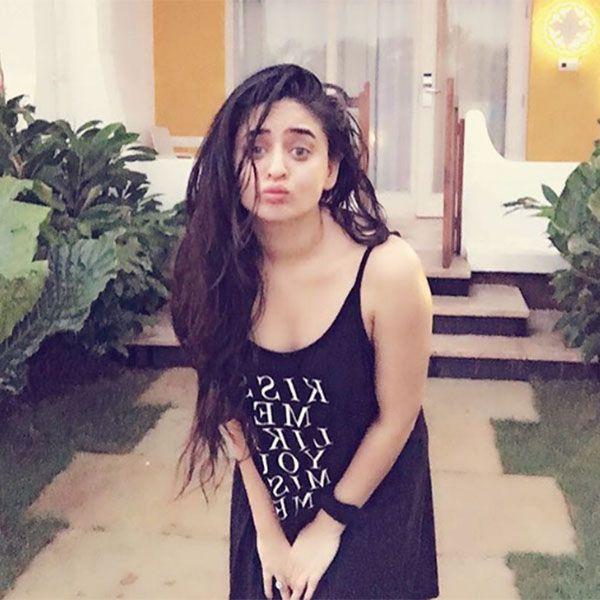 TV Actress Mahhi Vij & Jay Bhanushali Enjoy Vacation Photos