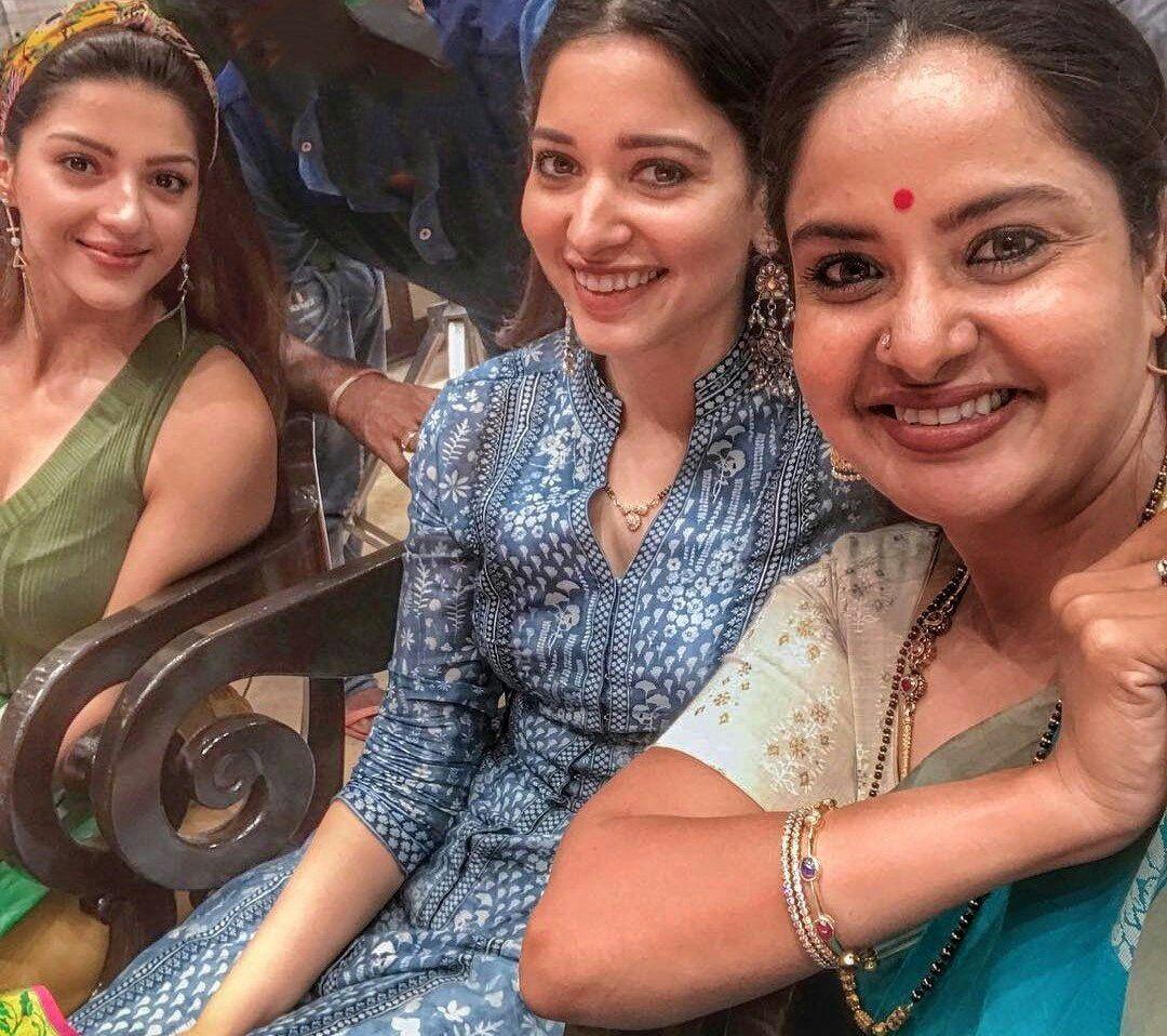 Tamannaah & Mehreen having lighter moments on the sets of F2