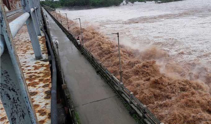 Telangana: Heavy rains lashes the city