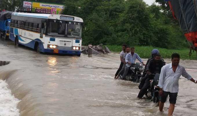 Telangana: Heavy rains lashes the city