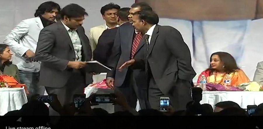 The Doctors Team Handed Their Report To Pawan Kalyan Photos
