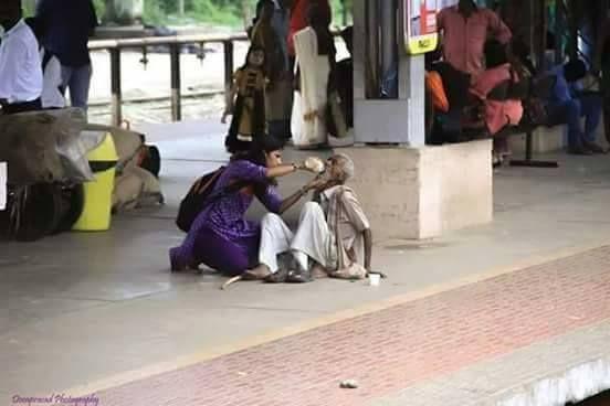 The Most Inspiring Photos That Prove Humanity Is Still Alive in India