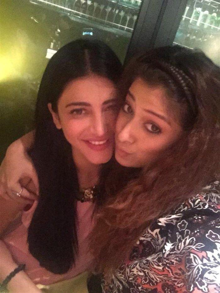 Tollywood Actresses Unseen Bonded Over Selfies Photos