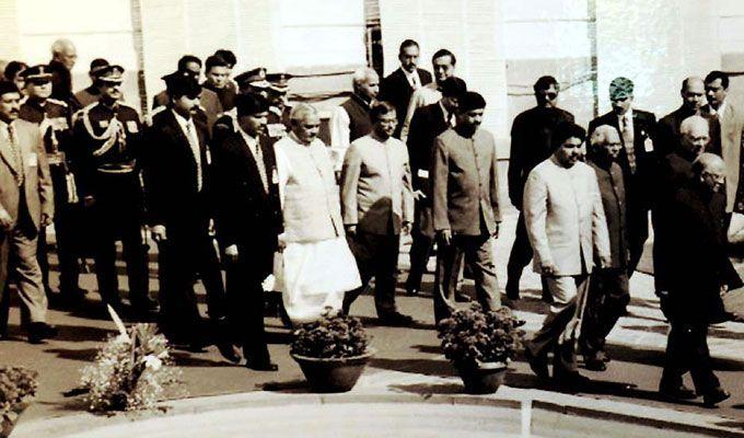 Unseen Photos: Atal Bihari Vajpayee with Indian Political Leaders
