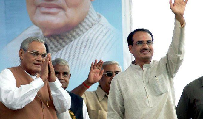 Unseen Photos: Atal Bihari Vajpayee with Indian Political Leaders