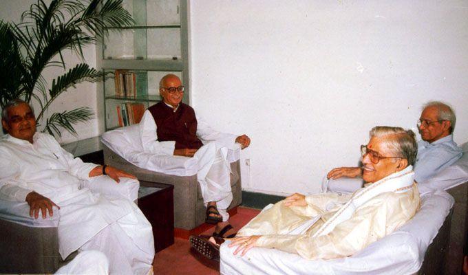 Unseen Photos: Atal Bihari Vajpayee with Indian Political Leaders