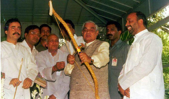 Unseen Photos: Atal Bihari Vajpayee with Indian Political Leaders