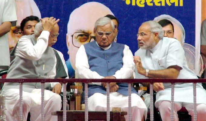 Unseen Photos: Atal Bihari Vajpayee with Indian Political Leaders