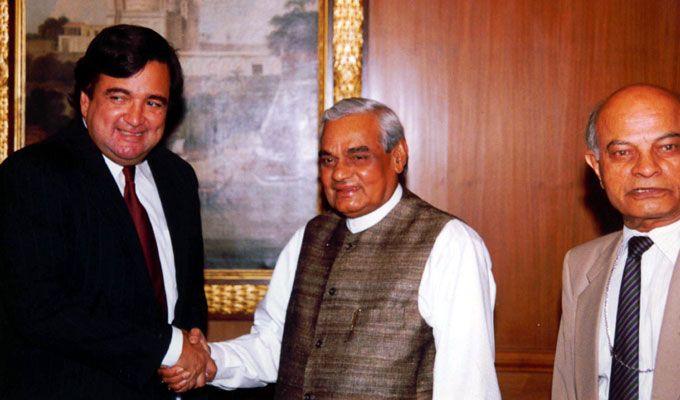 Unseen Photos: Atal Bihari Vajpayee with Indian Political Leaders