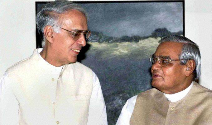 Unseen Photos: Atal Bihari Vajpayee with Indian Political Leaders