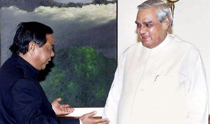 Unseen Photos: Atal Bihari Vajpayee with Indian Political Leaders