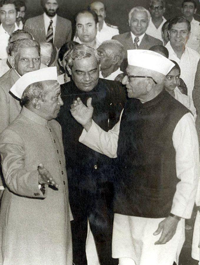 Unseen Photos: Atal Bihari Vajpayee with Indian Political Leaders