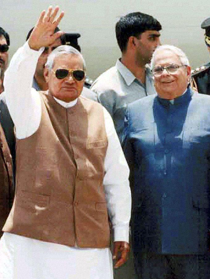 Unseen Photos: Atal Bihari Vajpayee with Indian Political Leaders