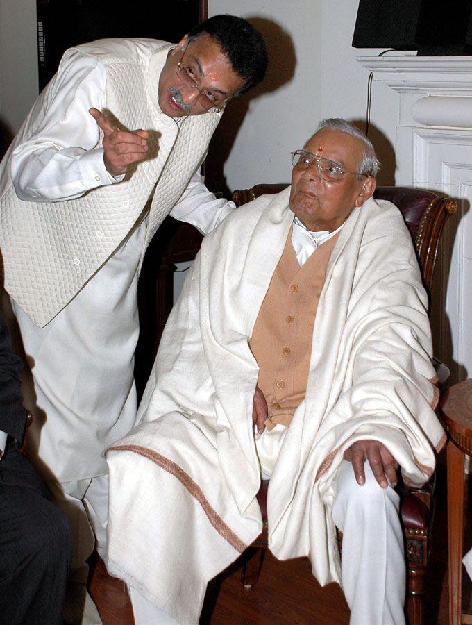 Unseen Photos: Atal Bihari Vajpayee with Indian Political Leaders