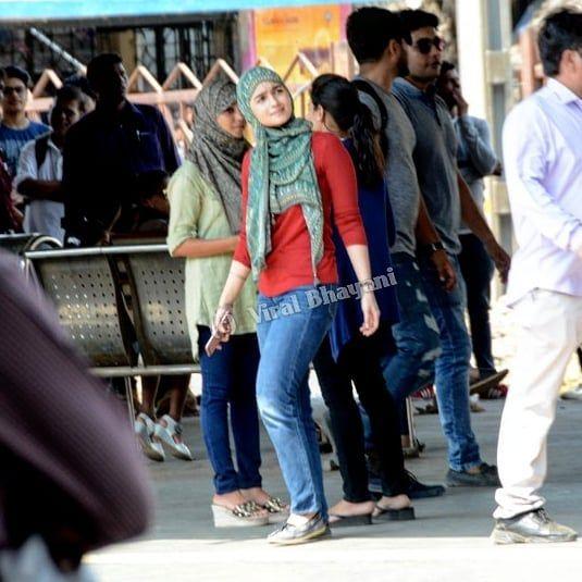 Viral Photos: Alia Bhatt & Ranveer Singh Shoot Gully Boys at Mumbai Railway Station