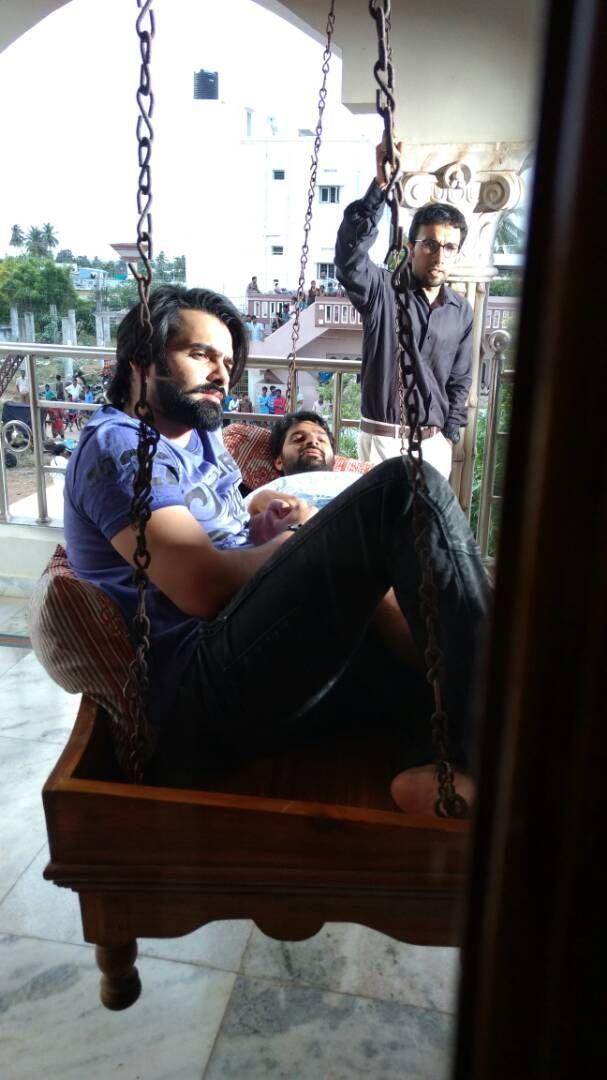 Vunnadhi Okate Zindagi Movie Working Stills & Posters