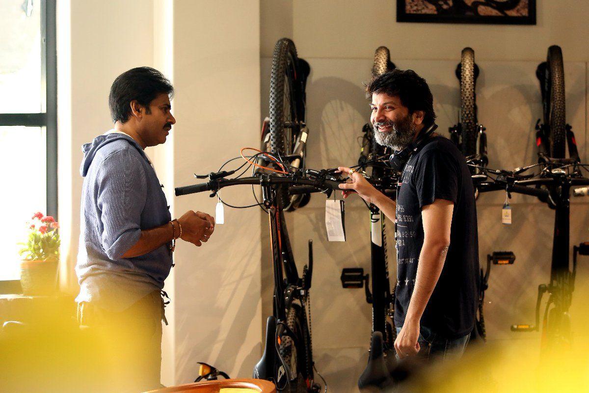 Working Stills of PowerStar Pawan Kalyan from Agnyaathavaasi