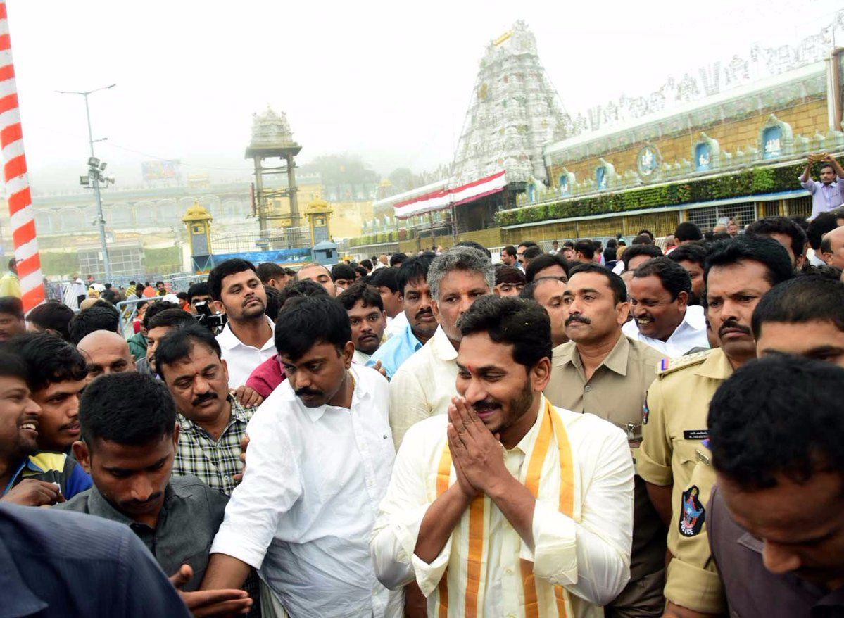 Y S Jagan Mohan Reddy New Look at Tirumala Photos