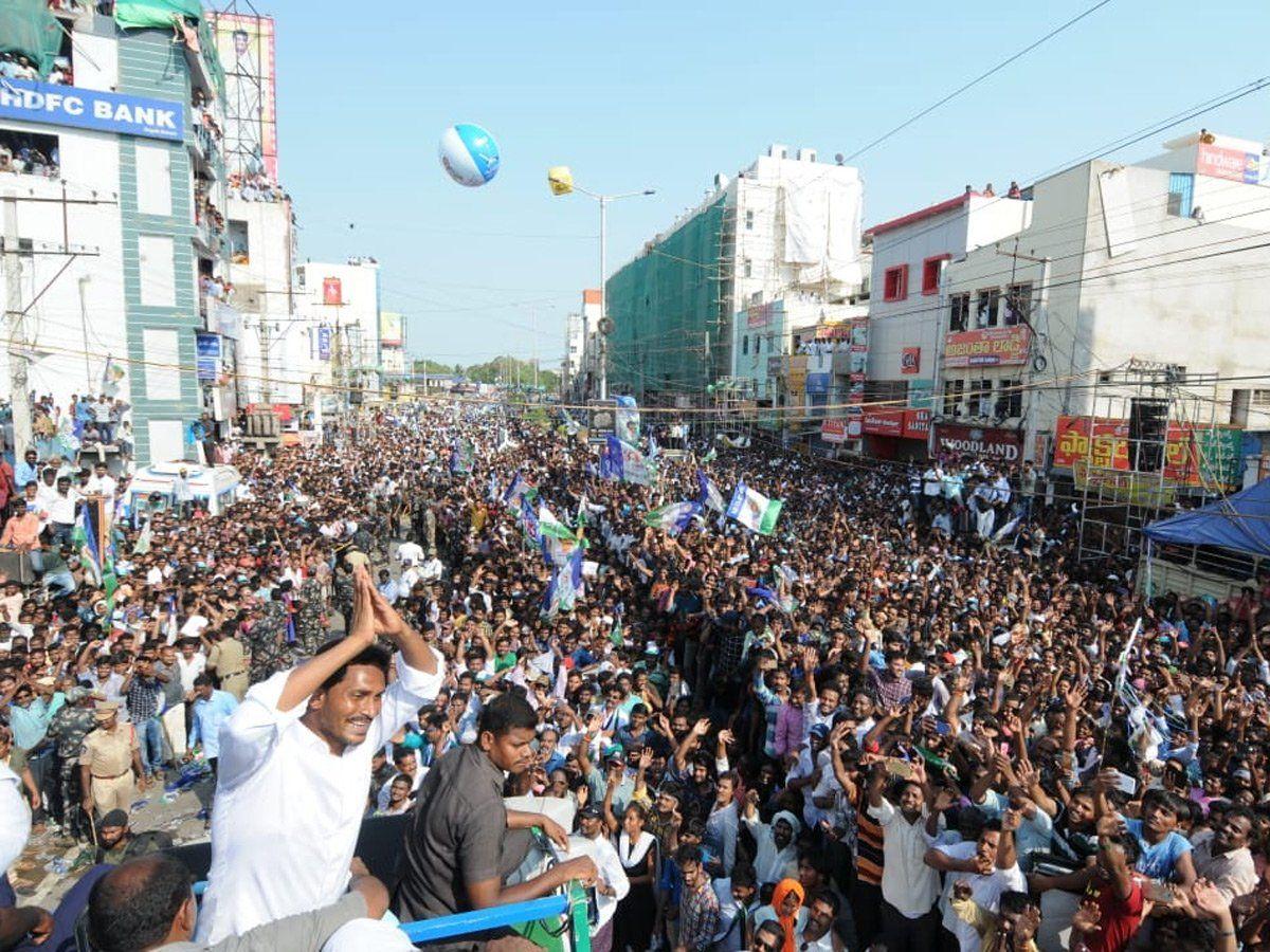 Y.s Jagan In The Election Campaign In Ongole Photos