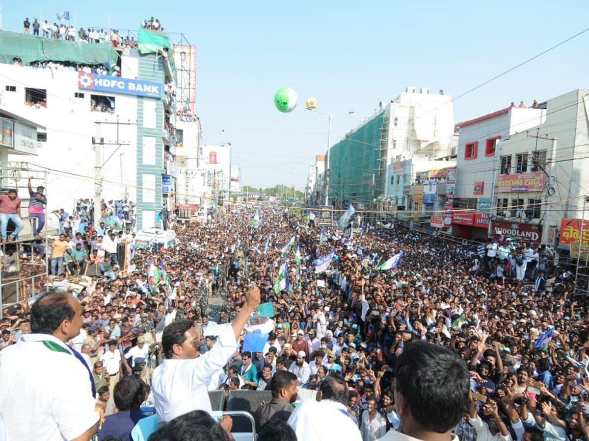 Y.s Jagan In The Election Campaign In Ongole Photos