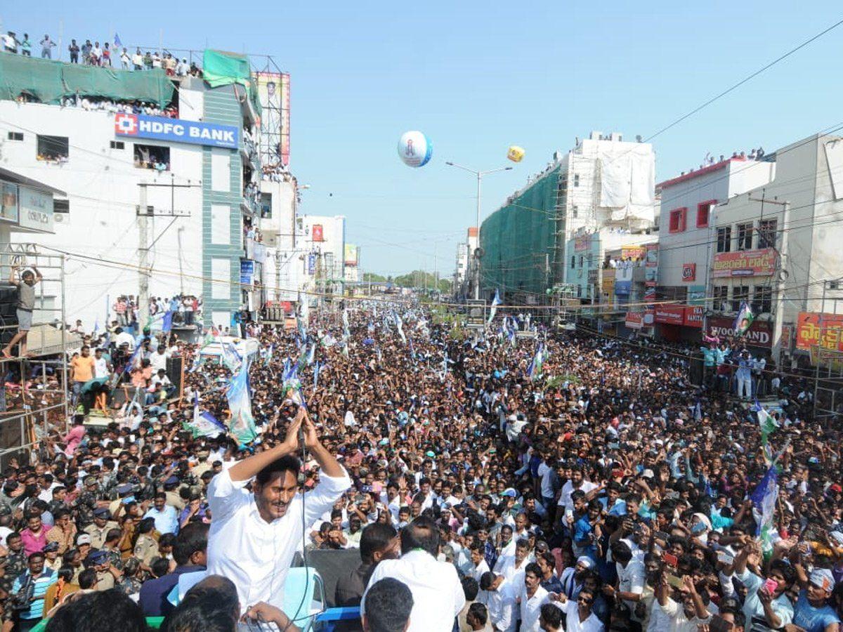 Y.s Jagan In The Election Campaign In Ongole Photos