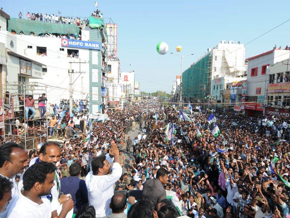 Y.s Jagan In The Election Campaign In Ongole Photos