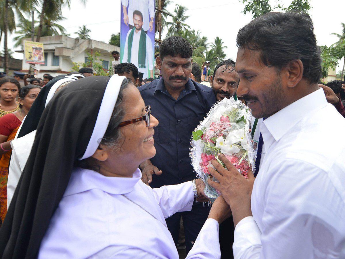 YS Jagan Continuous Padayatra In Rain Photos