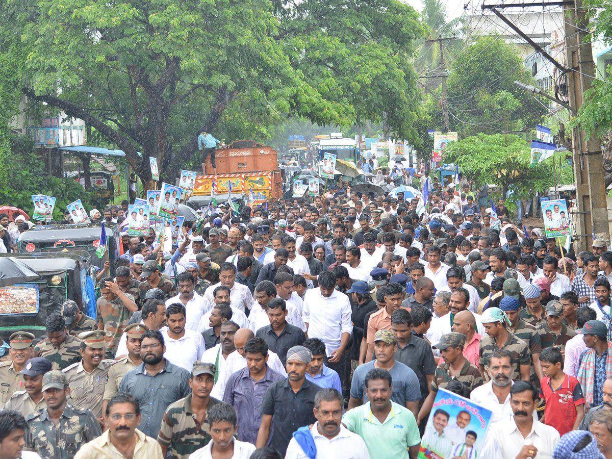 YS Jagan Continuous Padayatra In Rain Photos