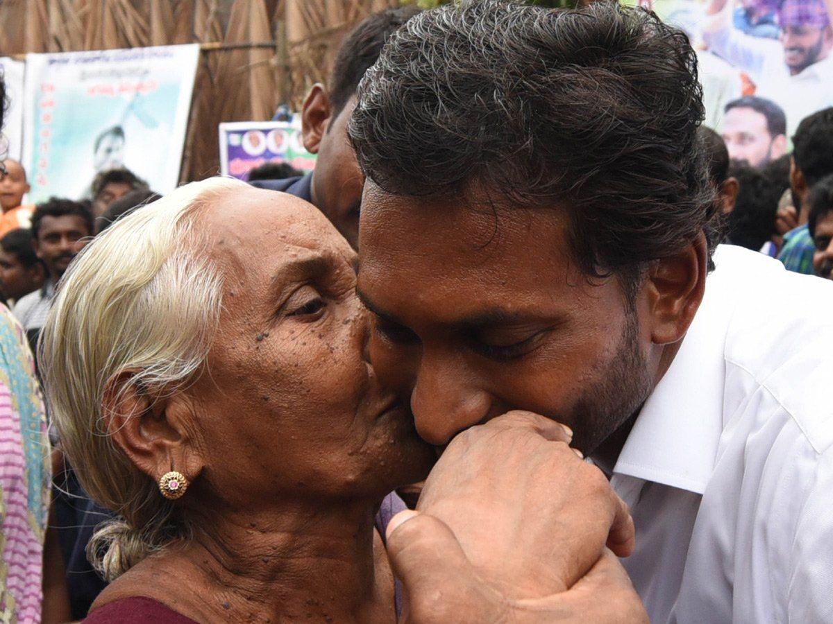 YS Jagan Continuous Padayatra In Rain Photos