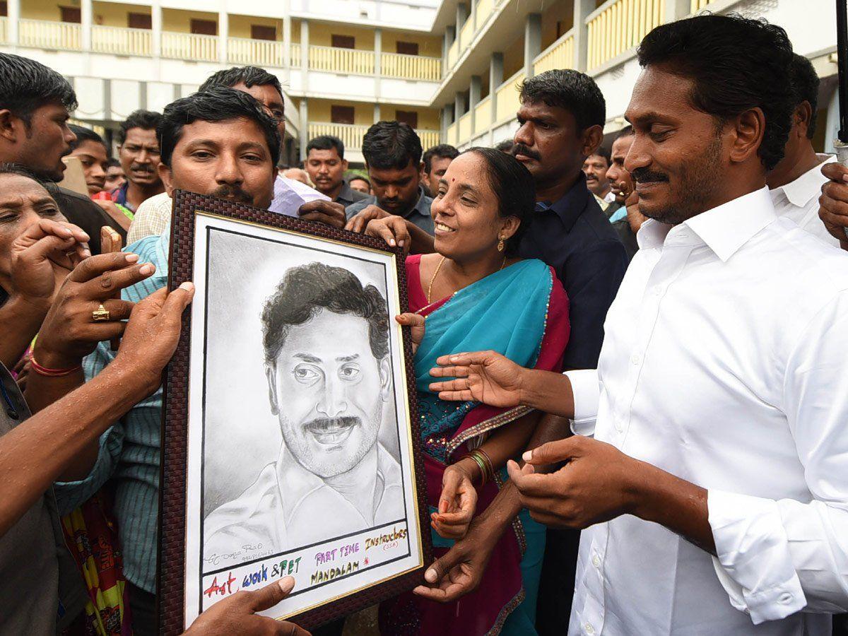 YS Jagan Continuous Padayatra In Rain Photos