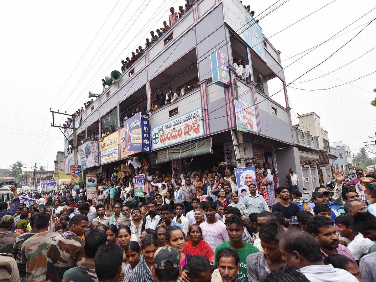 YS Jagan Continuous Padayatra In Rain Photos