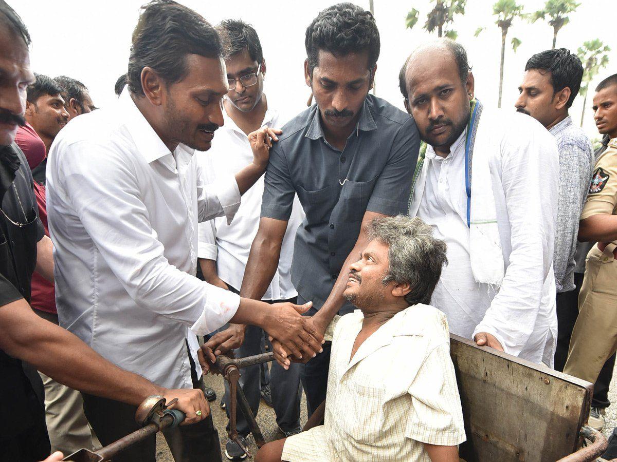 YS Jagan Continuous Padayatra In Rain Photos