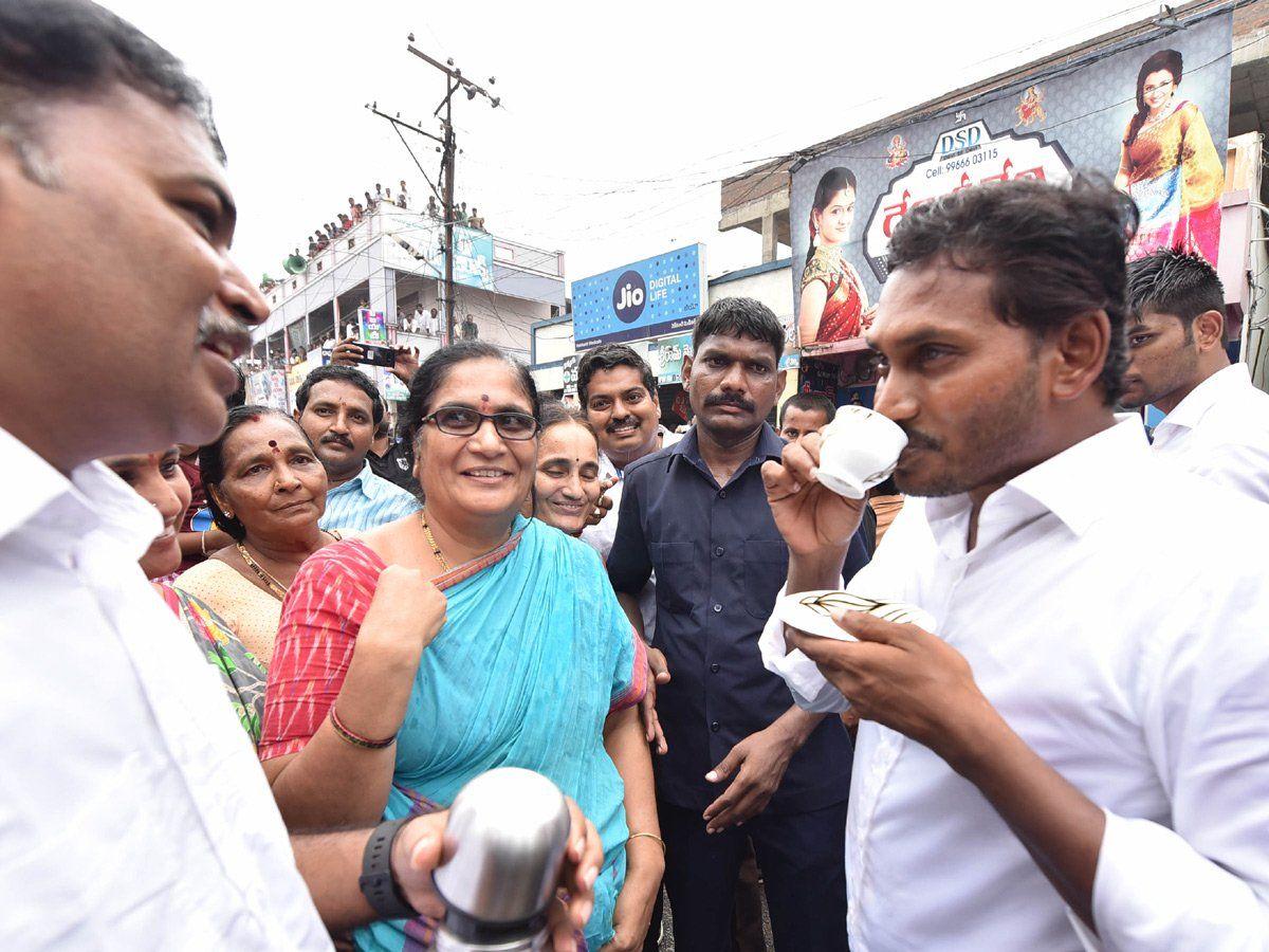 YS Jagan Continuous Padayatra In Rain Photos