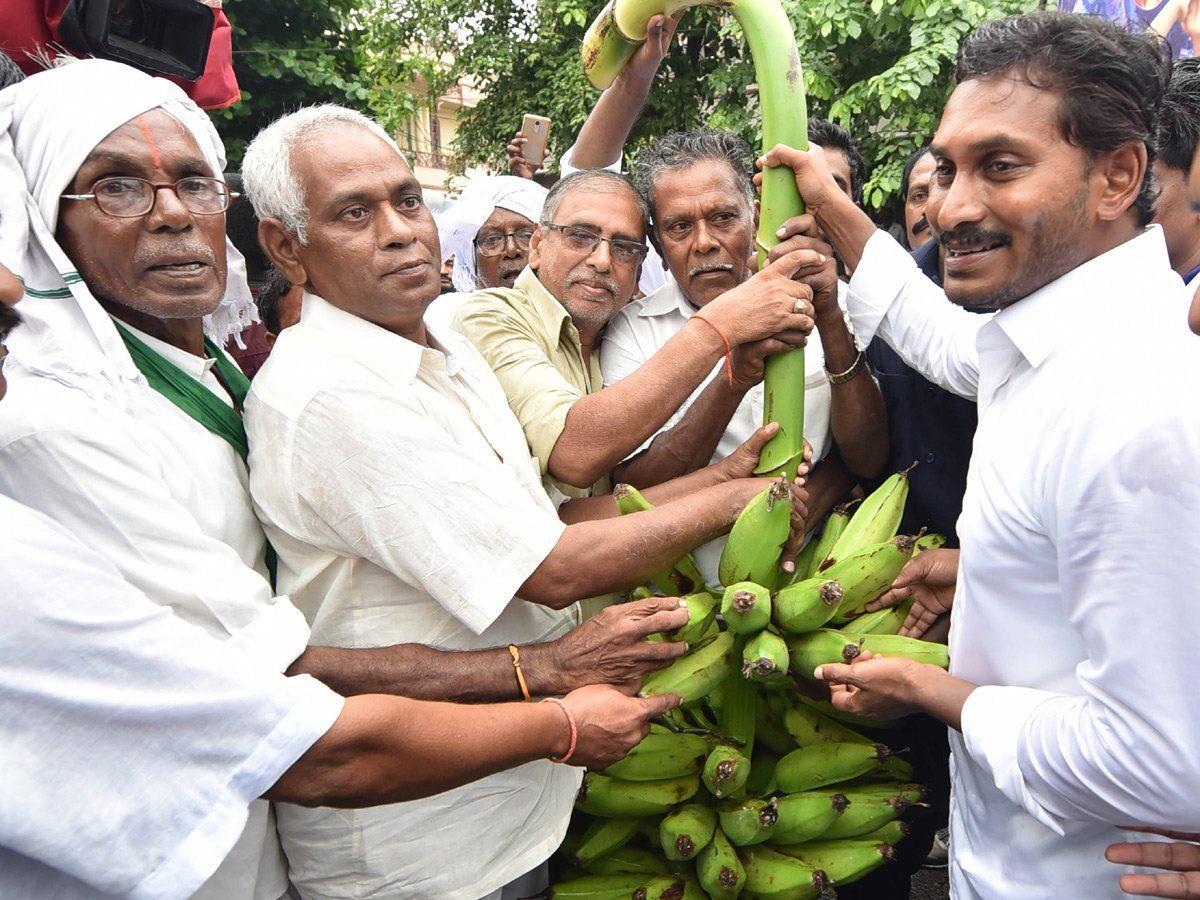 YS Jagan Continuous Padayatra In Rain Photos