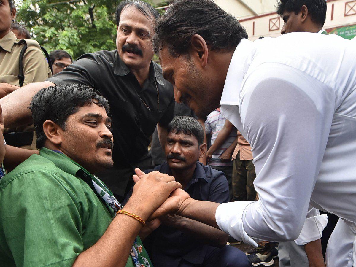 YS Jagan Continuous Padayatra In Rain Photos