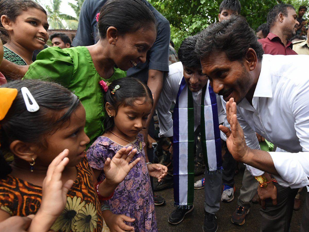 YS Jagan Continuous Padayatra In Rain Photos