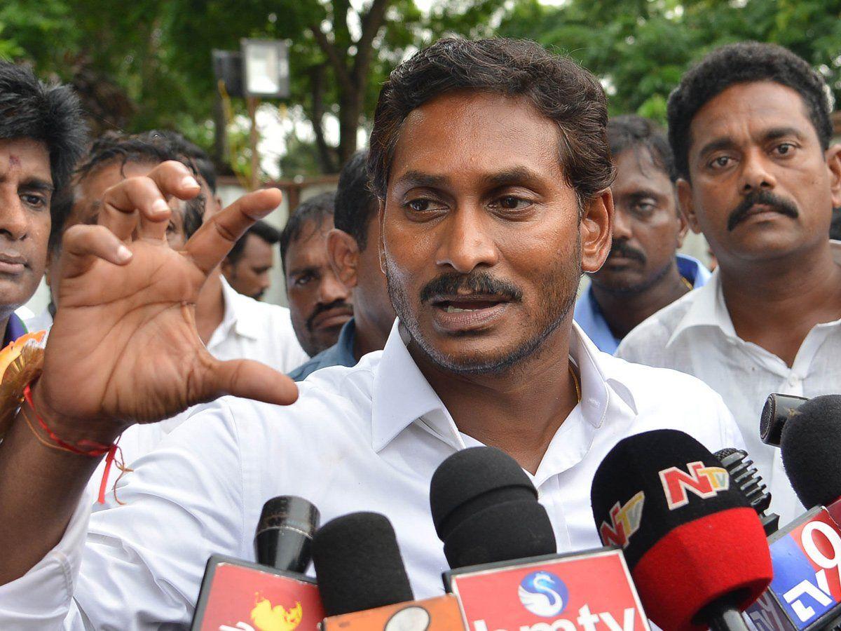 YS Jagan Continuous Padayatra In Rain Photos