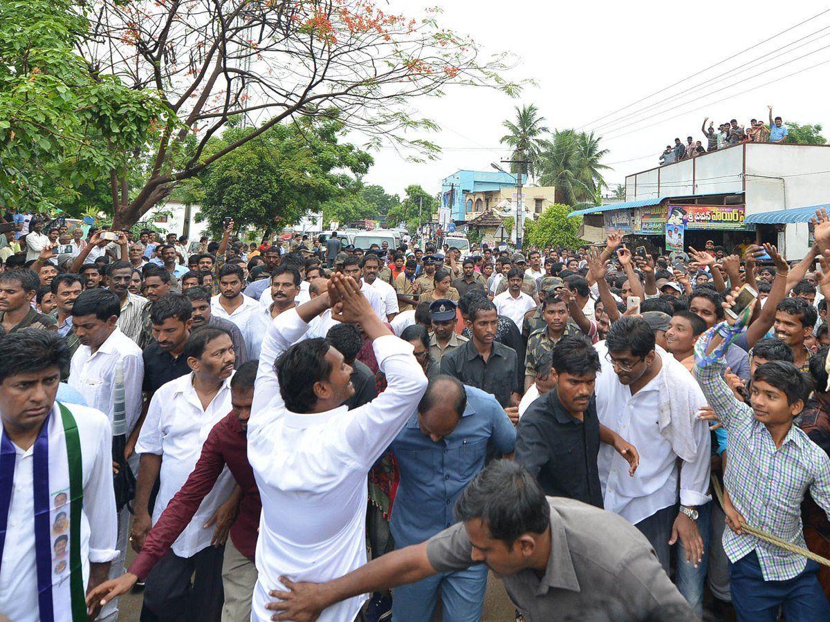 YS Jagan Continuous Padayatra In Rain Photos