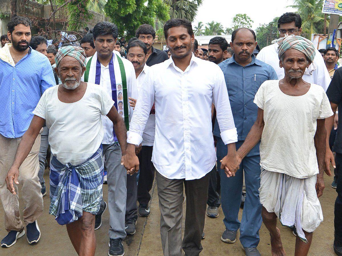 YS Jagan Continuous Padayatra In Rain Photos