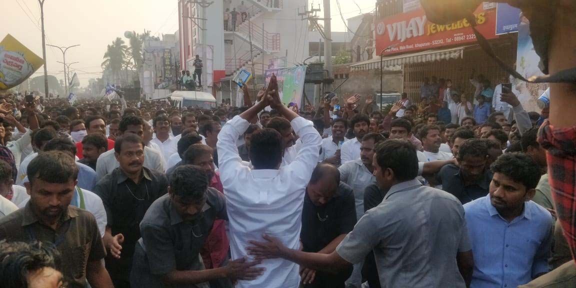 YS Jagan Mohan Reddy Speech at Ichchapuram Photos