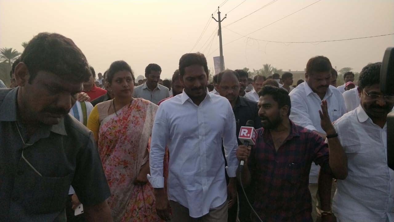 YS Jagan Mohan Reddy Speech at Ichchapuram Photos