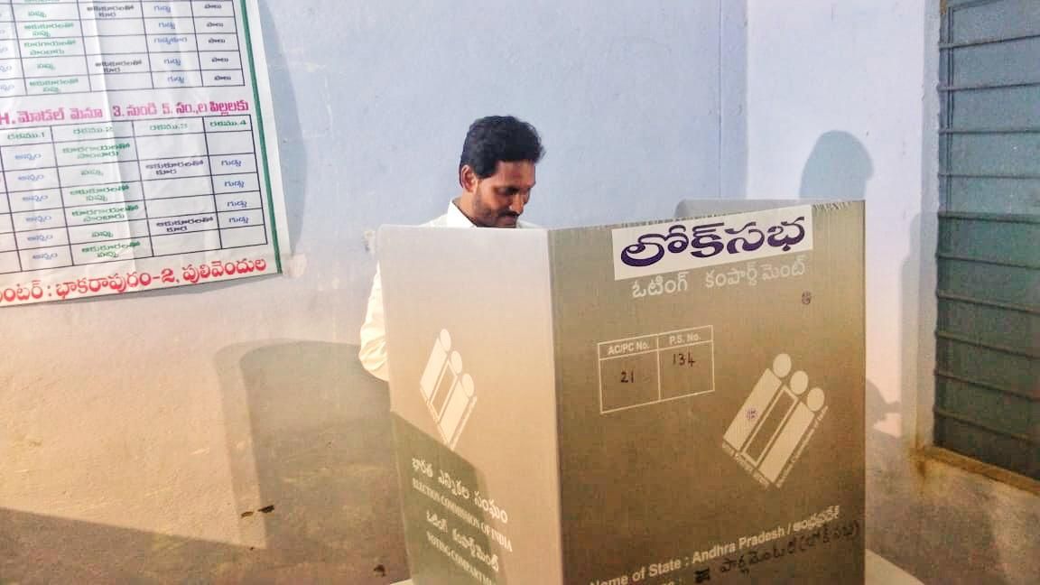 YS Jagan Mohan Reddy Vote Casting 