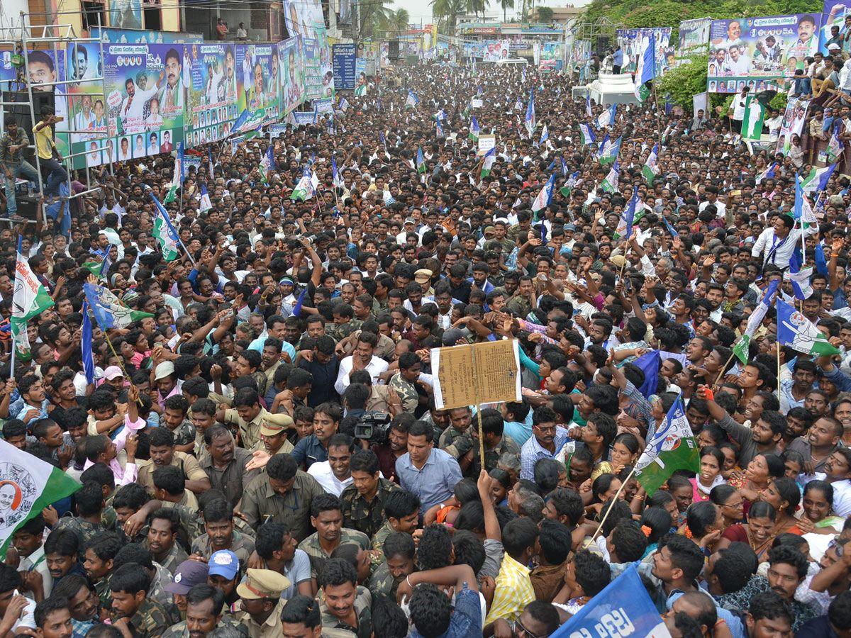 YS Jagan Padayatra Day 226 Photo Gallery