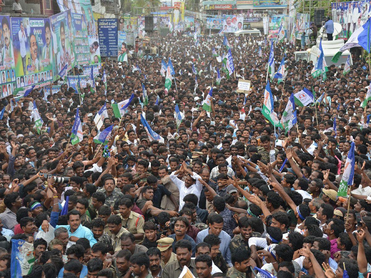 YS Jagan Padayatra Day 226 Photo Gallery