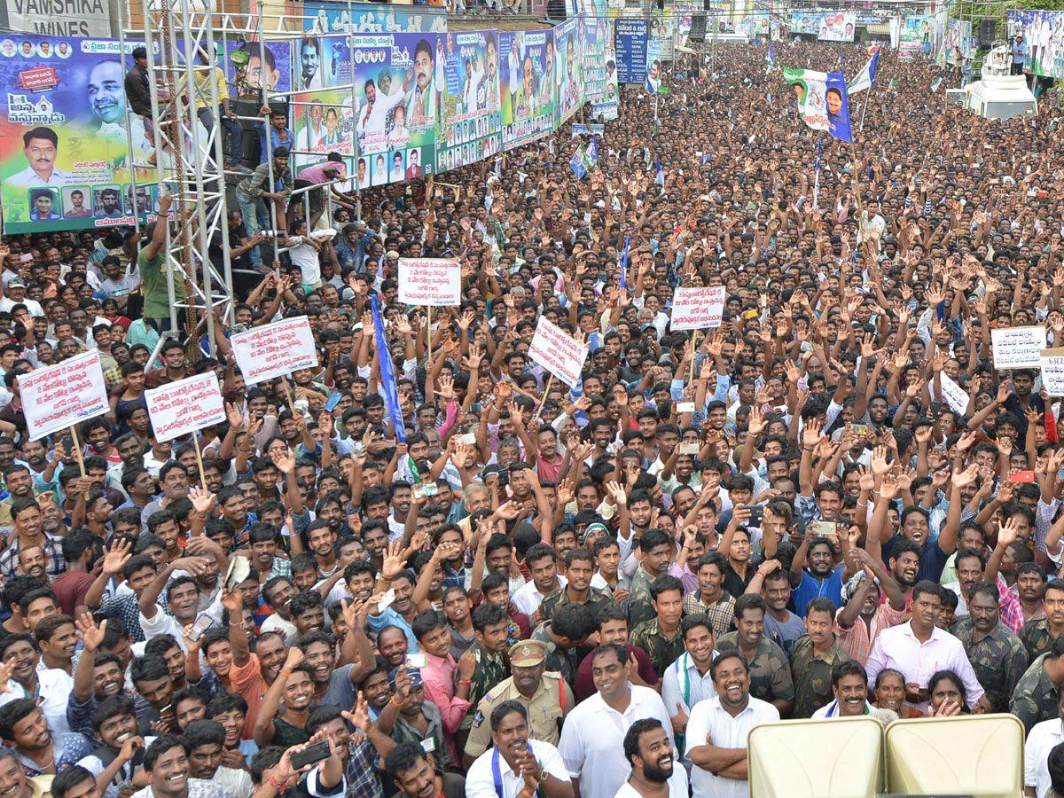 YS Jagan Padayatra Day 226 Photo Gallery