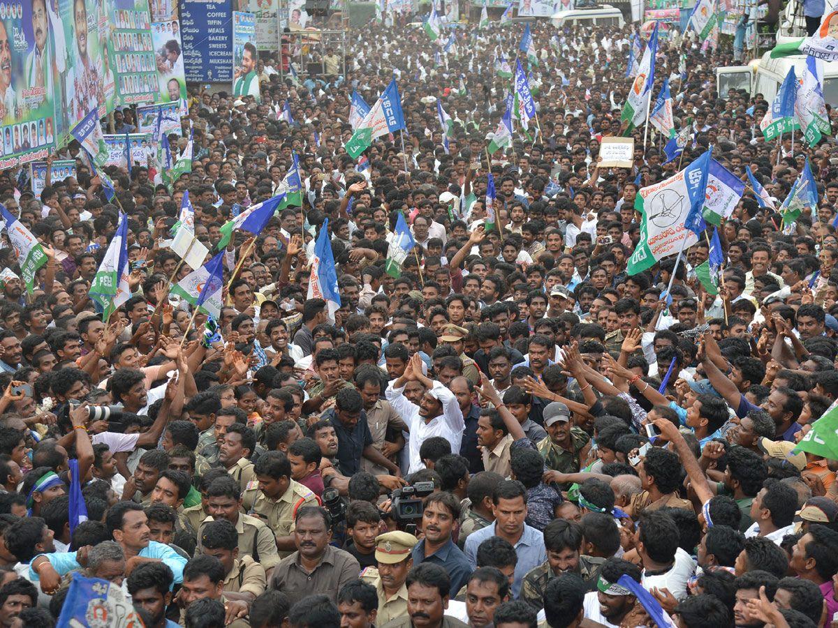 YS Jagan Padayatra Day 226 Photo Gallery