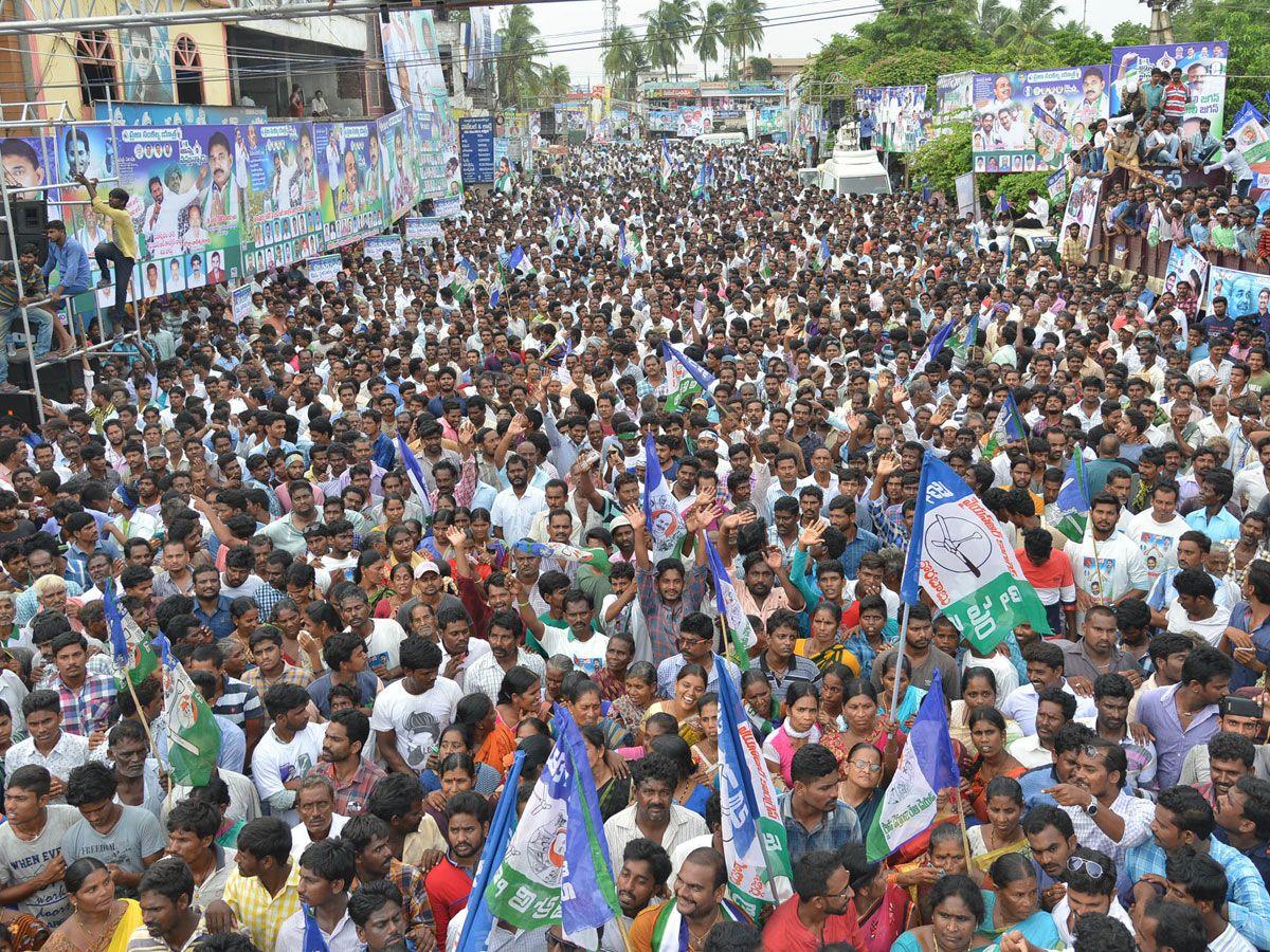 YS Jagan Padayatra Day 226 Photo Gallery