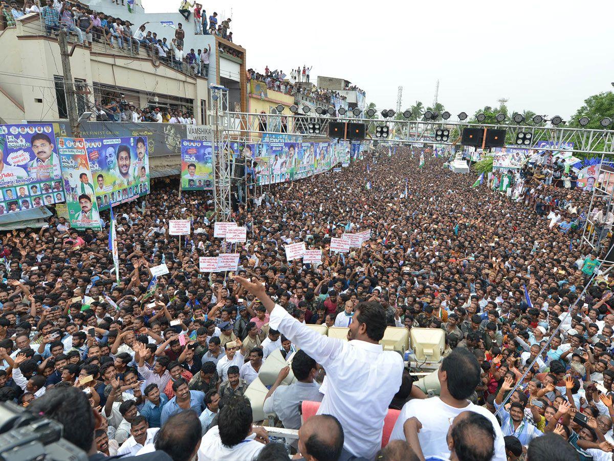 YS Jagan Padayatra Day 226 Photo Gallery