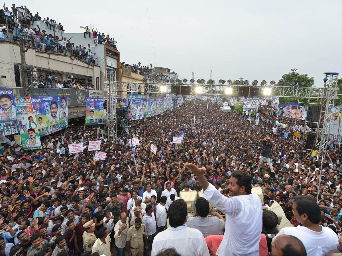 YS Jagan Padayatra Day 226 Photo Gallery